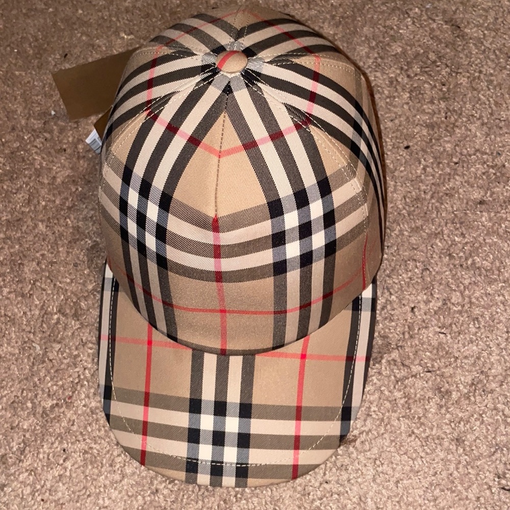 Authentic Burberry Hat w/Tag size Medium